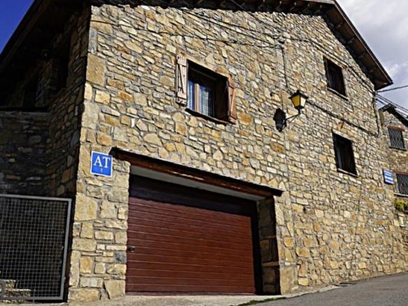 House or villa for sale on Calle Vita Ag.buesa, 3-a, Broto