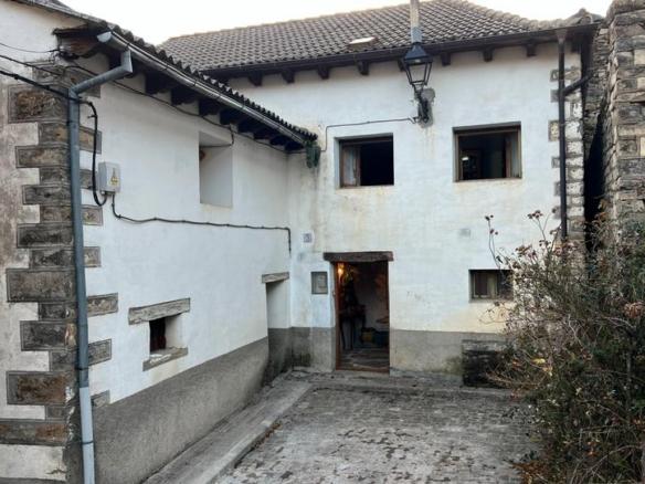 Rustic property for sale on Calle Barrio Campo, Borau