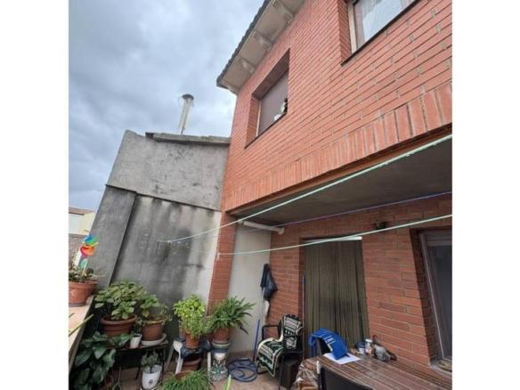 House or villa for sale on Arrabal Street, Binéfar