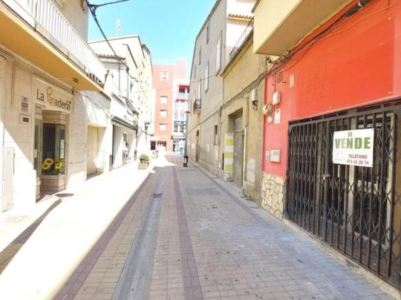 Commercial premises for sale on Antonio Machado Street, Binéfar