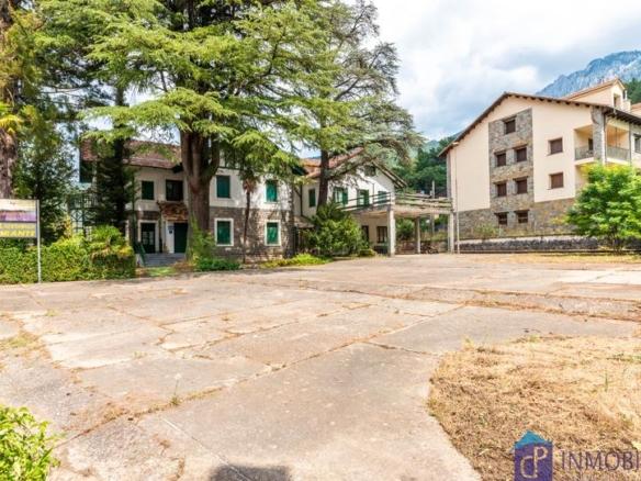 Building for sale at Via Pirenaica, 6, Seira
