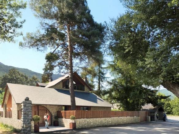 Townhouse for sale on Calle General Ferraz, 18, Benasque
