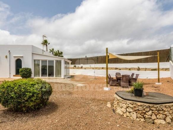 House or chalet for sale in Cala Llonga – Sa Mesquida