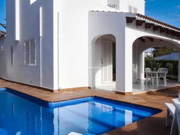 House or villa for sale in Cala Blanca