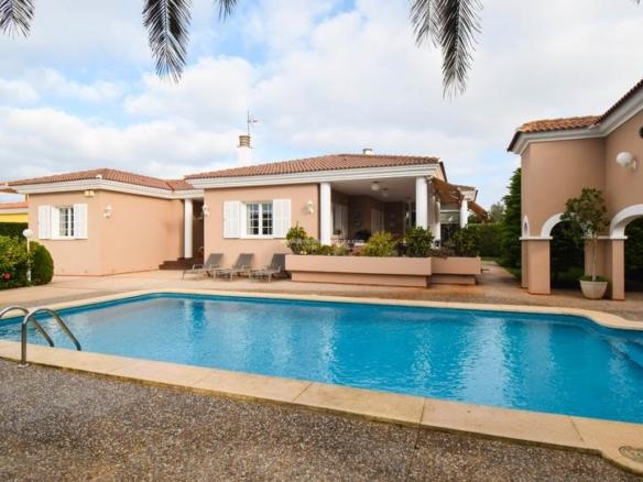 House or villa for sale in Cala en Blanes