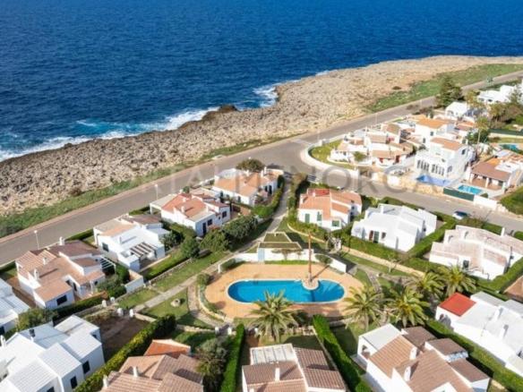 House or chalet for sale in Cala d’en Bosch – Serpentona