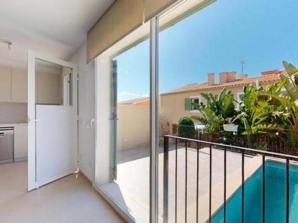 Townhouse for sale on Calle de Can Putxet, Sa Cabaneta