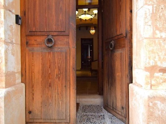 Townhouse for sale on Calle Miquel Tortell, Muro