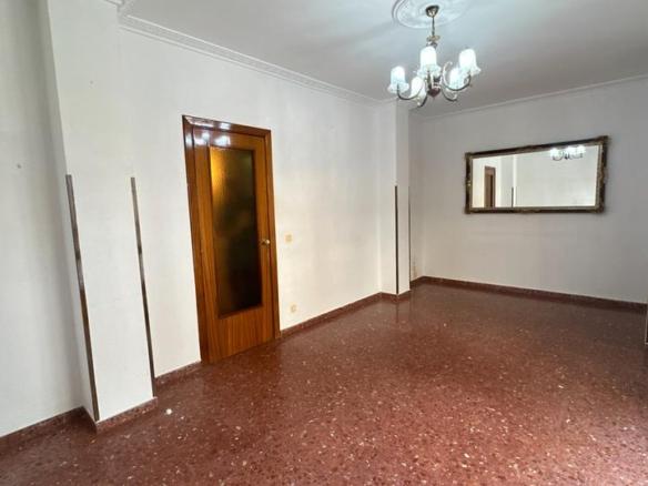 Apartment for sale on Avenida Libertad, Úbeda