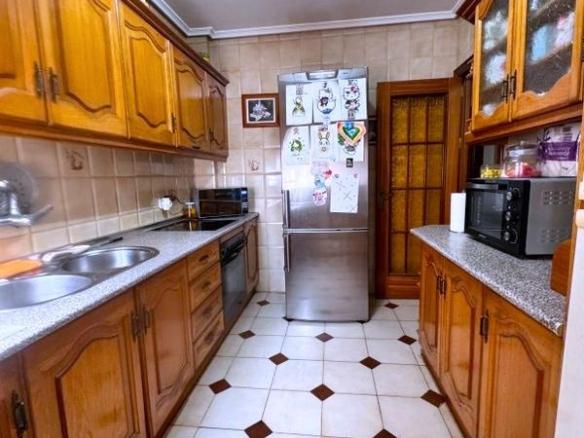 Apartment for sale on Torre del Oro Street, City Centre