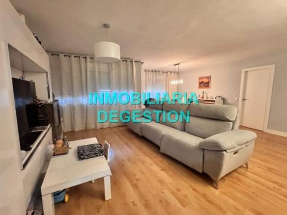 Apartment for sale on Canalejas Street, City Centre
