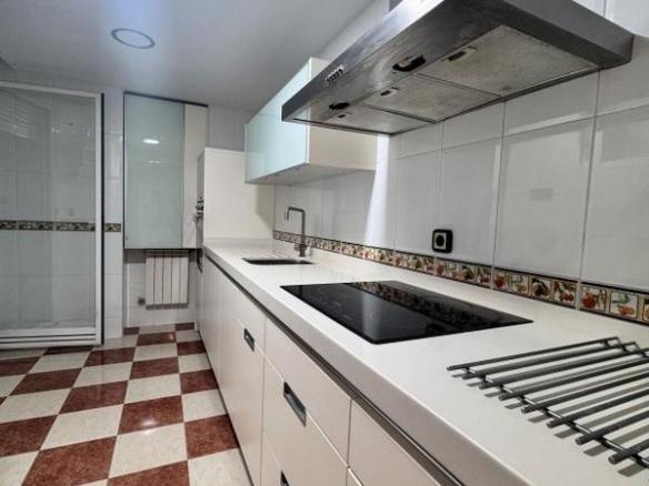 Apartment for sale on Jaén Street, City Centre