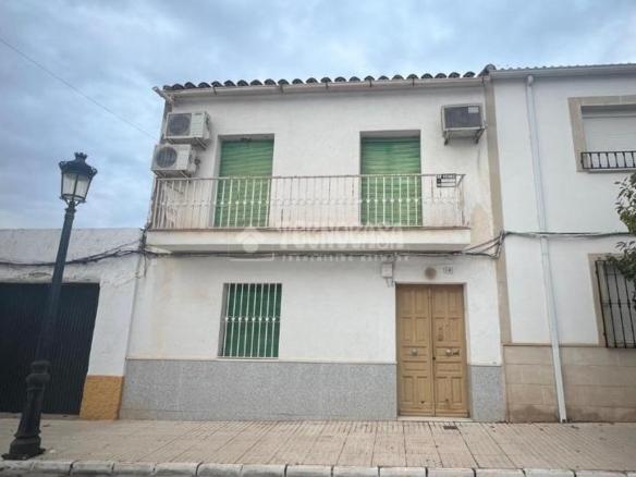 Townhouse for sale in Torreblascopedro