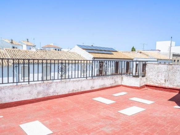 Townhouse for sale on Calle Constitución, Sabiote