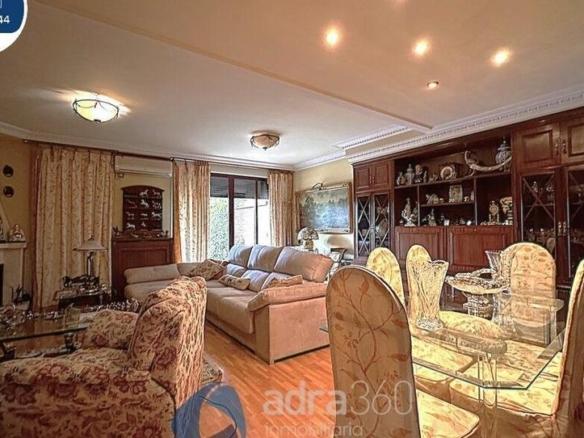 House or villa for sale in Coronilla, Avda. Madrid