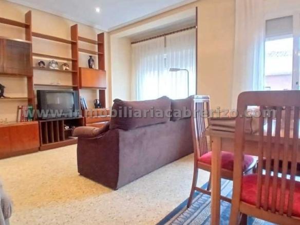 Apartment for sale on Calle Vélez de Guevara, near the courts