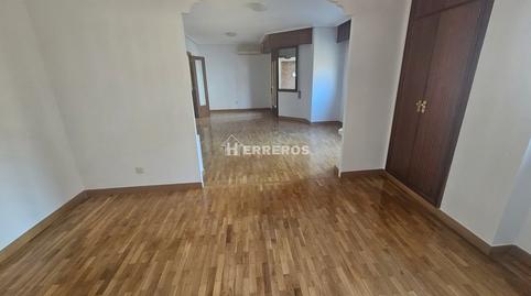 Apartment for sale in Gonzalo de Berceo, West