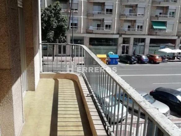 Apartment for sale on Avda. de la Paz, Residencia