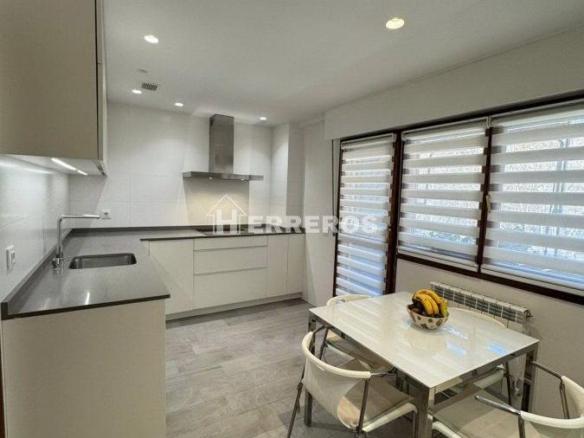 Apartment for sale in Duques de Najera, near the Courts