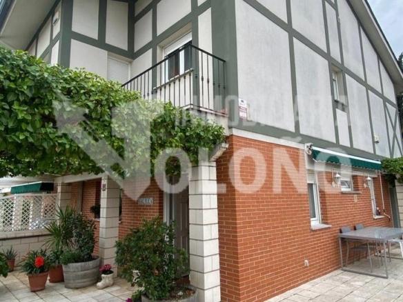 House or villa for sale on Avenida Santo Domingo de la Calzada, Haro