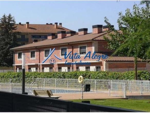 Townhouse for sale on Julián Fernández Ollero Street, Haro