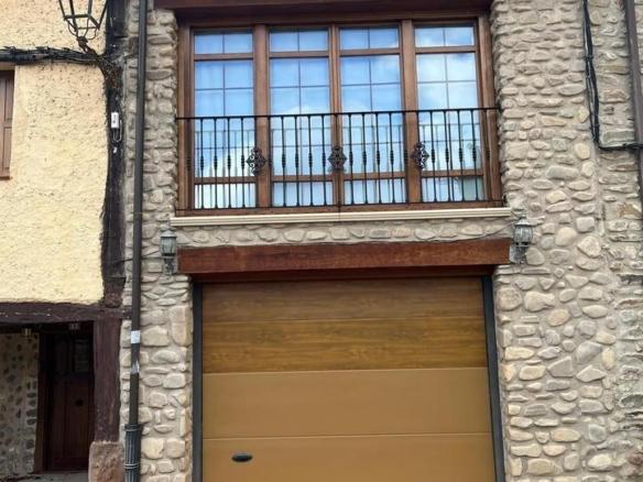 House or villa for sale on Calle de Colón, Ojacastro