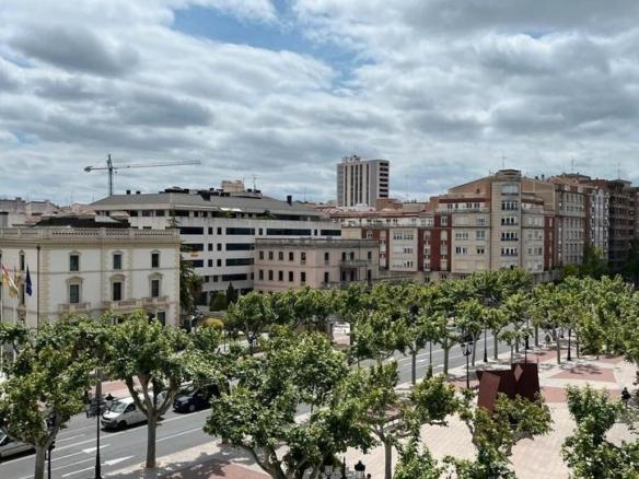 Apartment for sale on Calle Muro de la Mata, Old Town