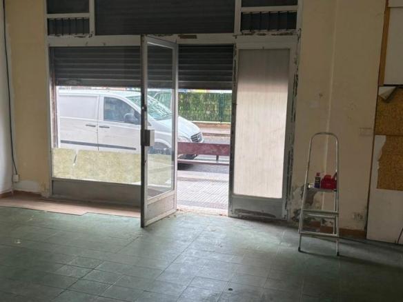 Commercial premises for sale at Calle Escuelas Pías, 31, San Millán – Ayuntamiento