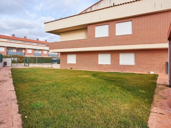 Duplex for sale on Calle Río Lavilla, Castañares de Rioja