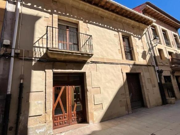 House or villa for sale on Calle Pinar, Santo Domingo de la Calzada