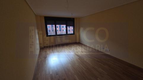 Apartment for sale on Fuenmayor Street, Portillejo – Valdegastea