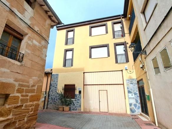 Apartment for sale on Plaza Street, Cihuri