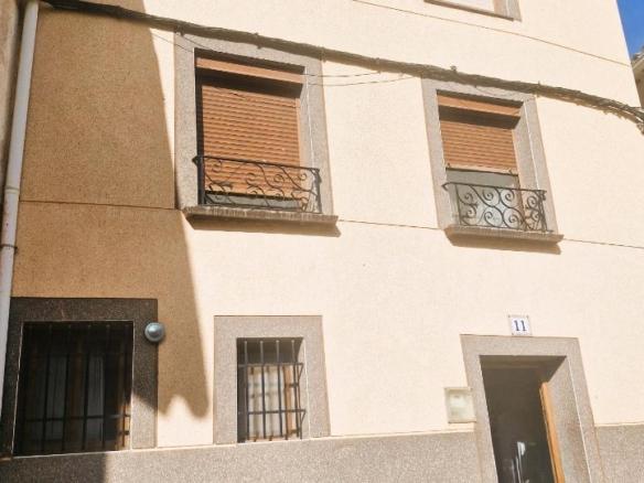 Townhouse for sale on Calle Eras, Arnedillo