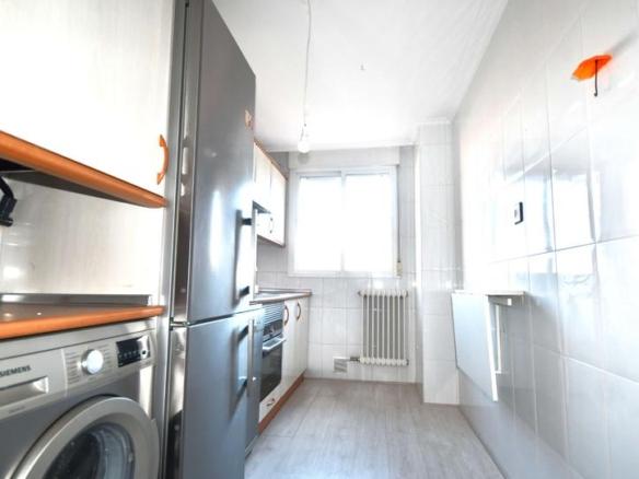 Apartment for sale on Acequia Street, Portillejo – Valdegastea