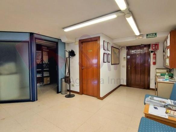 Office for sale on Avenida Gonzalo de Berceo, West