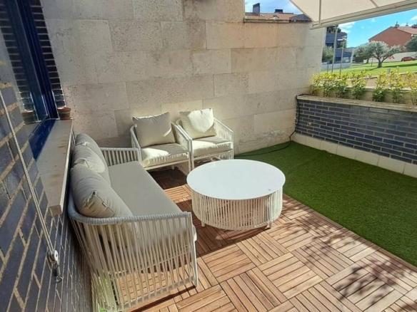 Apartment for sale on Independencia Street, Lardero