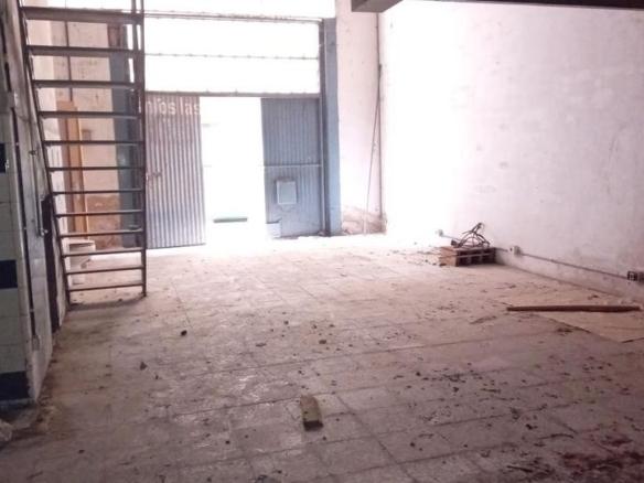 Commercial premises for sale on Beratúa Street, West