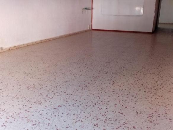 Office for sale on Calle Rey Pastor, near the courts