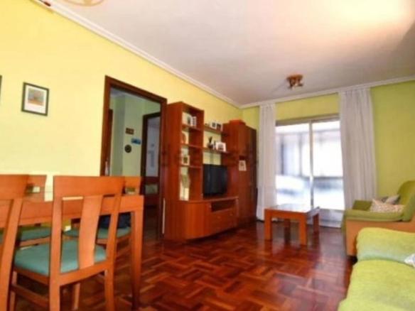 Apartment for sale in the Courts area