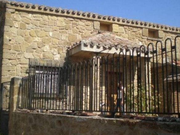 House or villa for sale on Avenida Cuevas, San Asensio