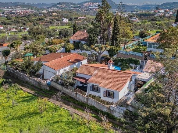 House or villa for sale on Calle el Lance, Firgas