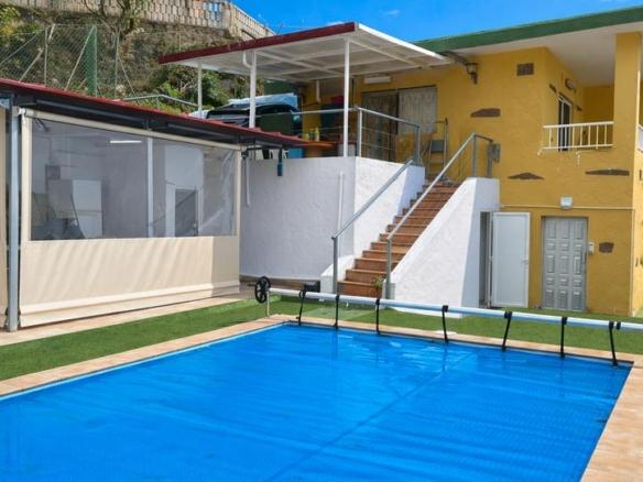 House or villa for sale on Calle Mesas de Galas, Vega de San Mateo