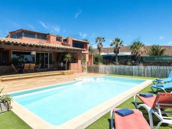House or villa for sale on Calle Begonia, 53, Parque Holandés