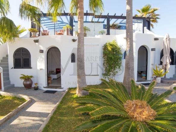 House or villa for sale in Los Lagos B14, 10, El Cotillo