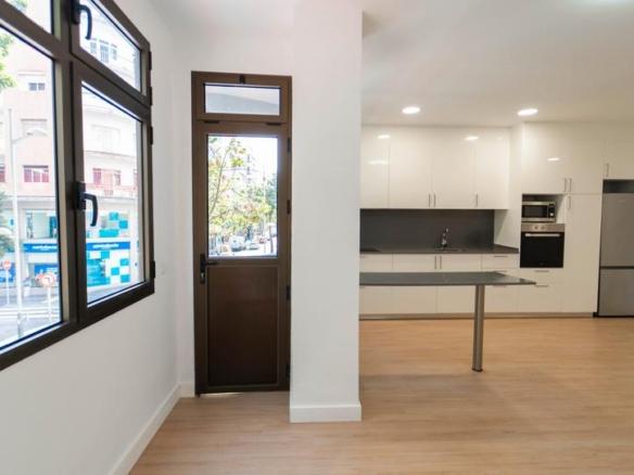 Apartment for sale on Calle León y Castillo, 23, Arenales – Lugo – Avda. Marítima