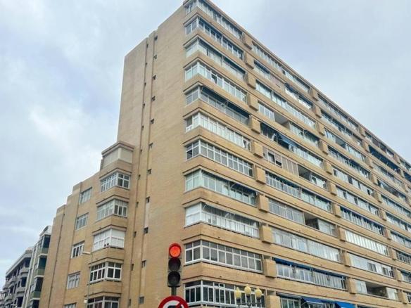 Apartment for sale on Paseo Tomas Morales, Arenales – Lugo – Avda. Marítima