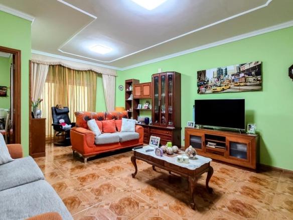 Townhouse for sale at Calle Carmen Quintana, 11, Miller