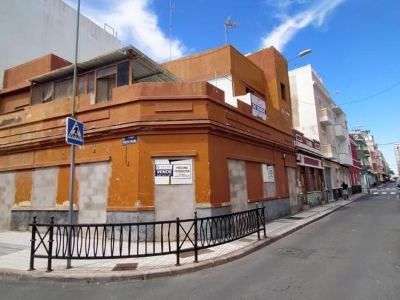 Residential property for sale on Calle Ángel Guimerá, 58, Arenales – Lugo – Avda. Marítima