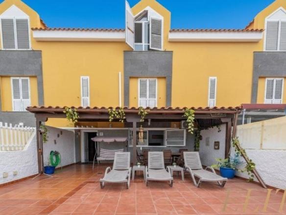 Townhouse for sale on Calle Secundino Delgado, 3, San Fernando