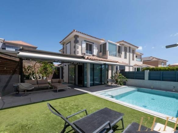 Townhouse for sale on Calle Mar Mediterraneo, 26, Maspalomas – Meloneras
